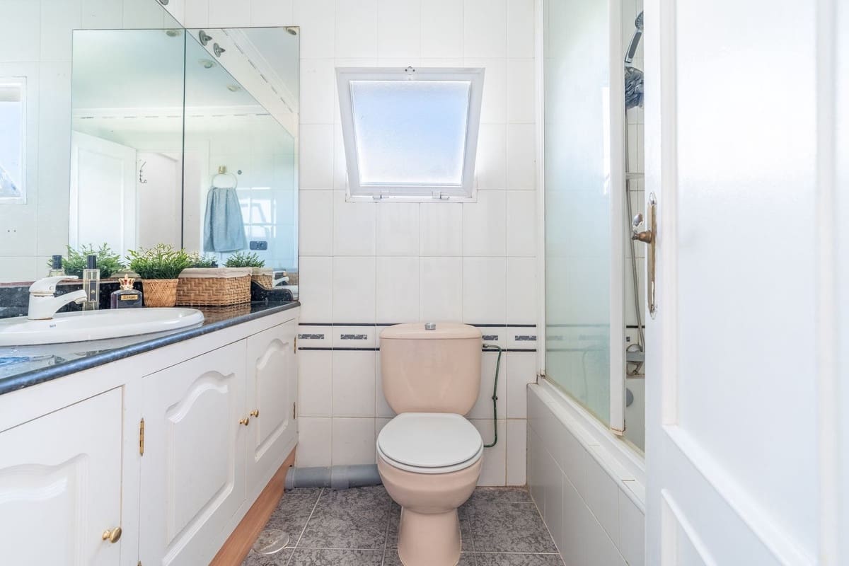 3 bedroom Villa for sale in Las Lagunas de Mijas with pool - € 439,000 (Ref: 9783439)