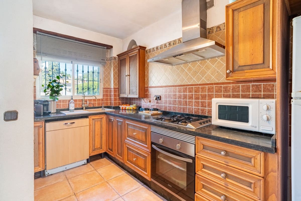 3 bedroom Villa for sale in Las Lagunas de Mijas with pool - € 439,000 (Ref: 9783439)