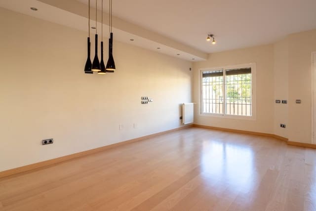 Casa de 4 habitaciones en Los Pacos, Fuengirola en venta con piscina - 715.000 € (Ref: 9798178)