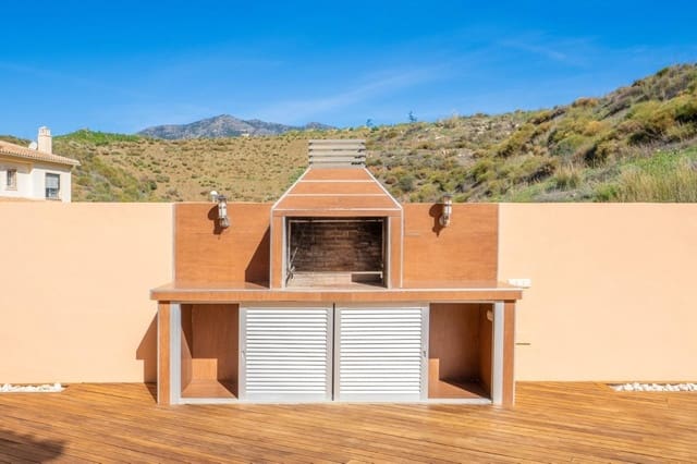 Casa de 4 habitaciones en Los Pacos, Fuengirola en venta con piscina - 715.000 € (Ref: 9798178)