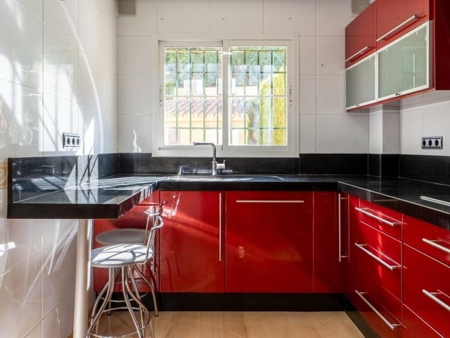 4 sypialnia Dom na sprzedaż w Los Pacos, Fuengirola z basenem - 715 000 € (Ref: 9798178)