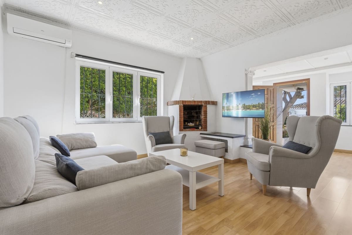 3 Zimmer Villa zu verkaufen in El Chaparral mit Pool - 595.000 € (Ref: 9798179)