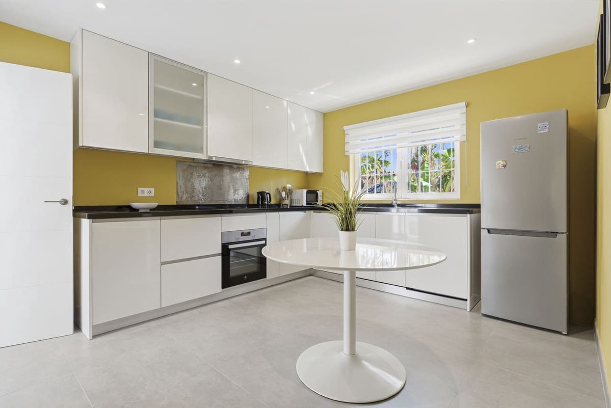 3 Zimmer Villa zu verkaufen in El Chaparral mit Pool - 595.000 € (Ref: 9798179)