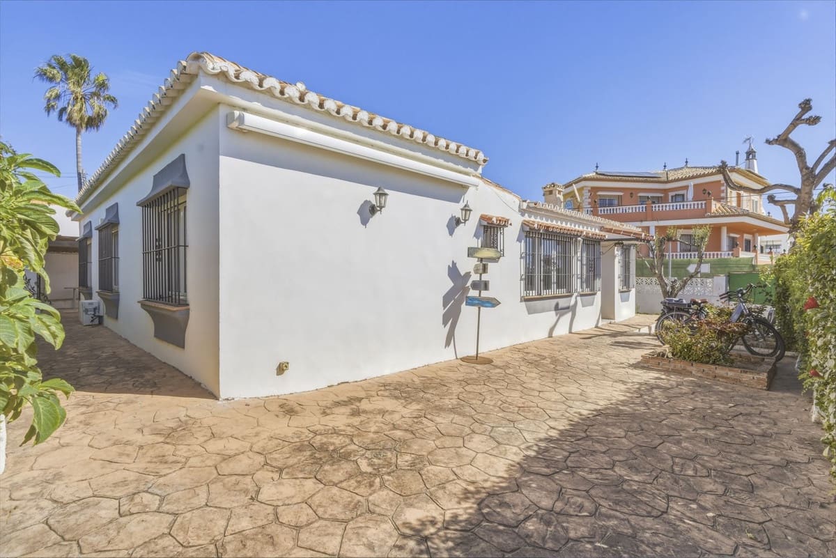 3 Zimmer Villa zu verkaufen in El Chaparral mit Pool - 595.000 € (Ref: 9798179)