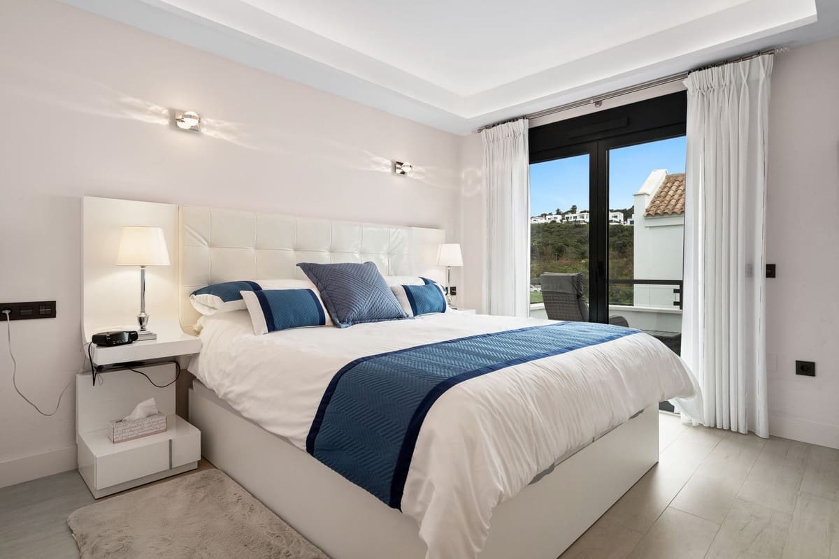 Casa de 4 habitaciones en La Cala de Mijas en venta con piscina - 995.000 € (Ref: 9798180)