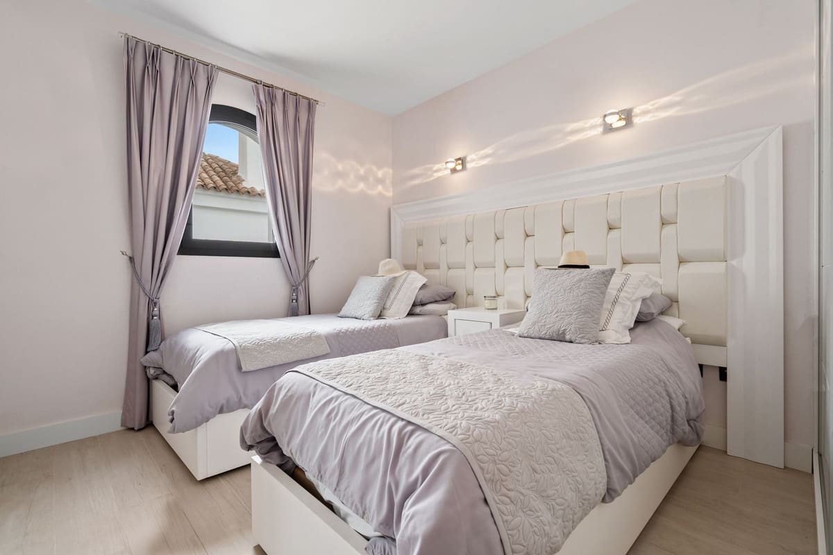 Casa de 4 habitaciones en La Cala de Mijas en venta con piscina - 995.000 € (Ref: 9798180)