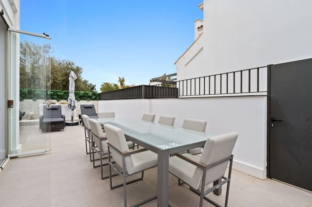 4 soveværelse Byhus til salg i La Cala de Mijas, Mijas med swimmingpool - € 995.000 (Ref: 9798180)