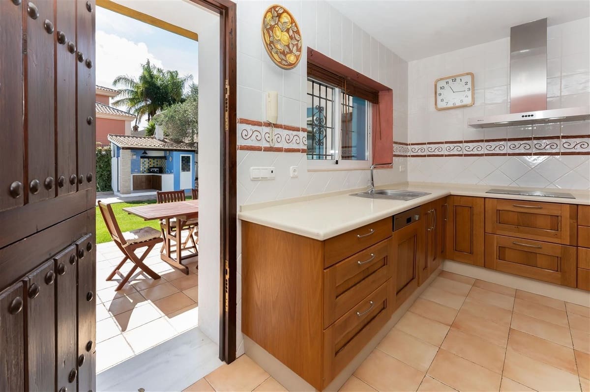 4 Zimmer Villa zu verkaufen in Alhaurin el Grande mit Pool - 645.000 € (Ref: 9798181)