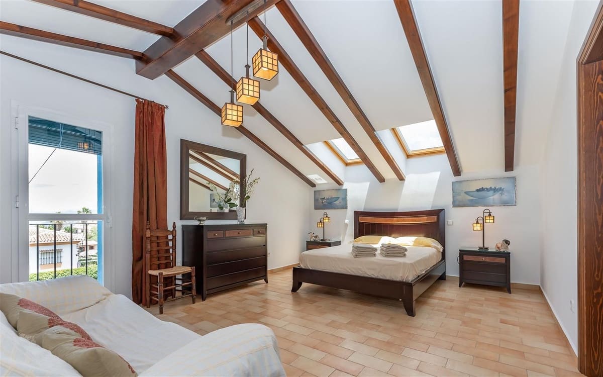 4 Zimmer Villa zu verkaufen in Alhaurin el Grande mit Pool - 645.000 € (Ref: 9798181)