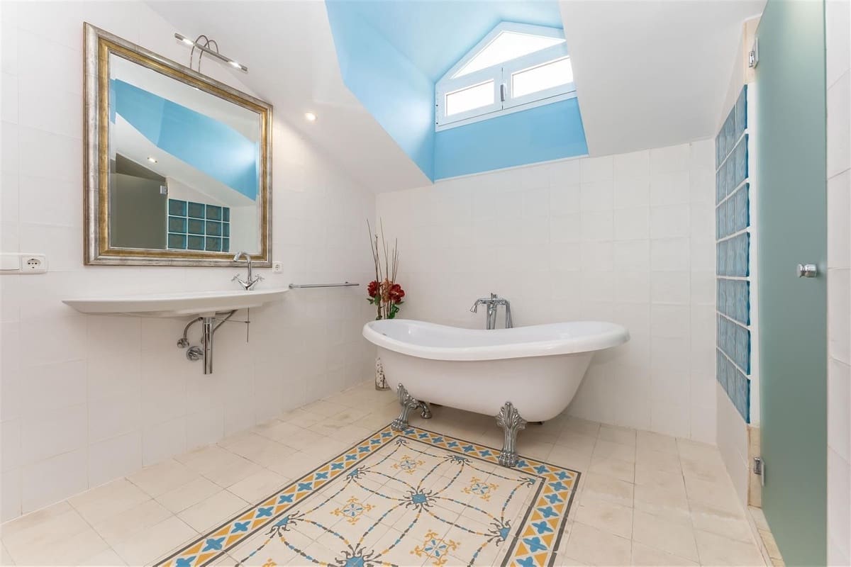 4 Zimmer Villa zu verkaufen in Alhaurin el Grande mit Pool - 645.000 € (Ref: 9798181)