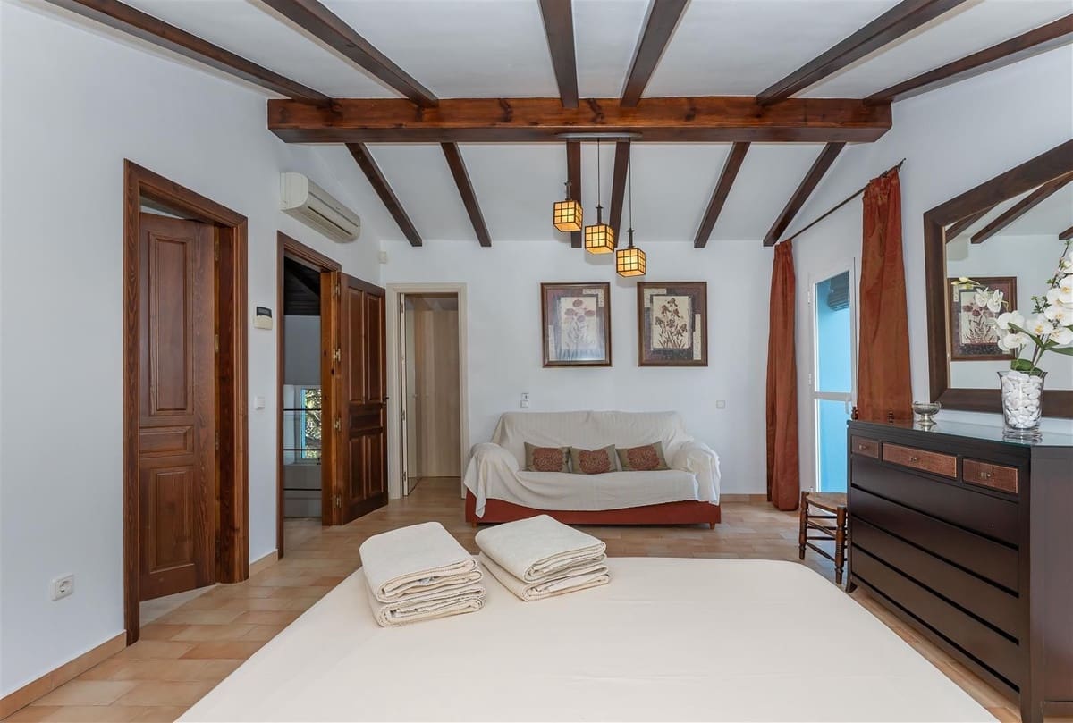 4 Zimmer Villa zu verkaufen in Alhaurin el Grande mit Pool - 645.000 € (Ref: 9798181)