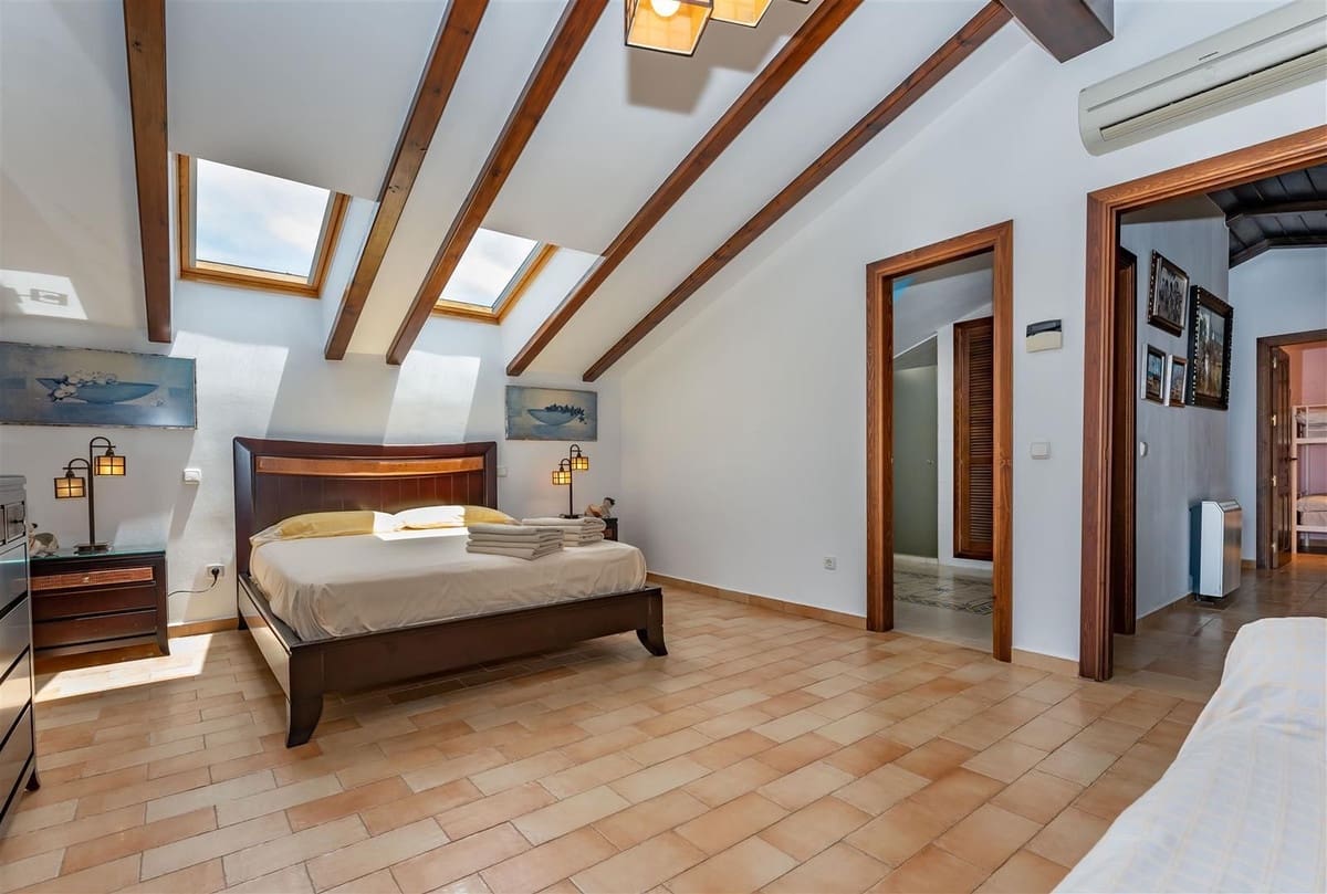 4 Zimmer Villa zu verkaufen in Alhaurin el Grande mit Pool - 645.000 € (Ref: 9798181)