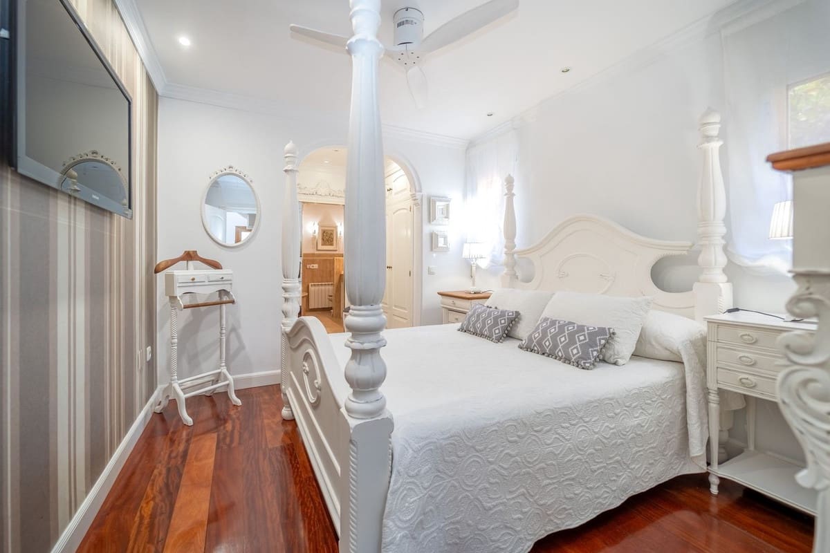 4 soverom Villa til salgs i La Sierrezuela med svømmebasseng - € 1 440 000 (Ref: 9798186)