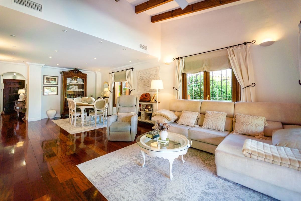 4 soverom Villa til salgs i La Sierrezuela med svømmebasseng - € 1 440 000 (Ref: 9798186)