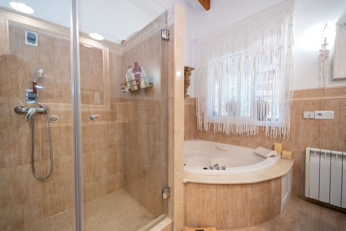 4 soverom Villa til salgs i La Sierrezuela med svømmebasseng - € 1 440 000 (Ref: 9798186)