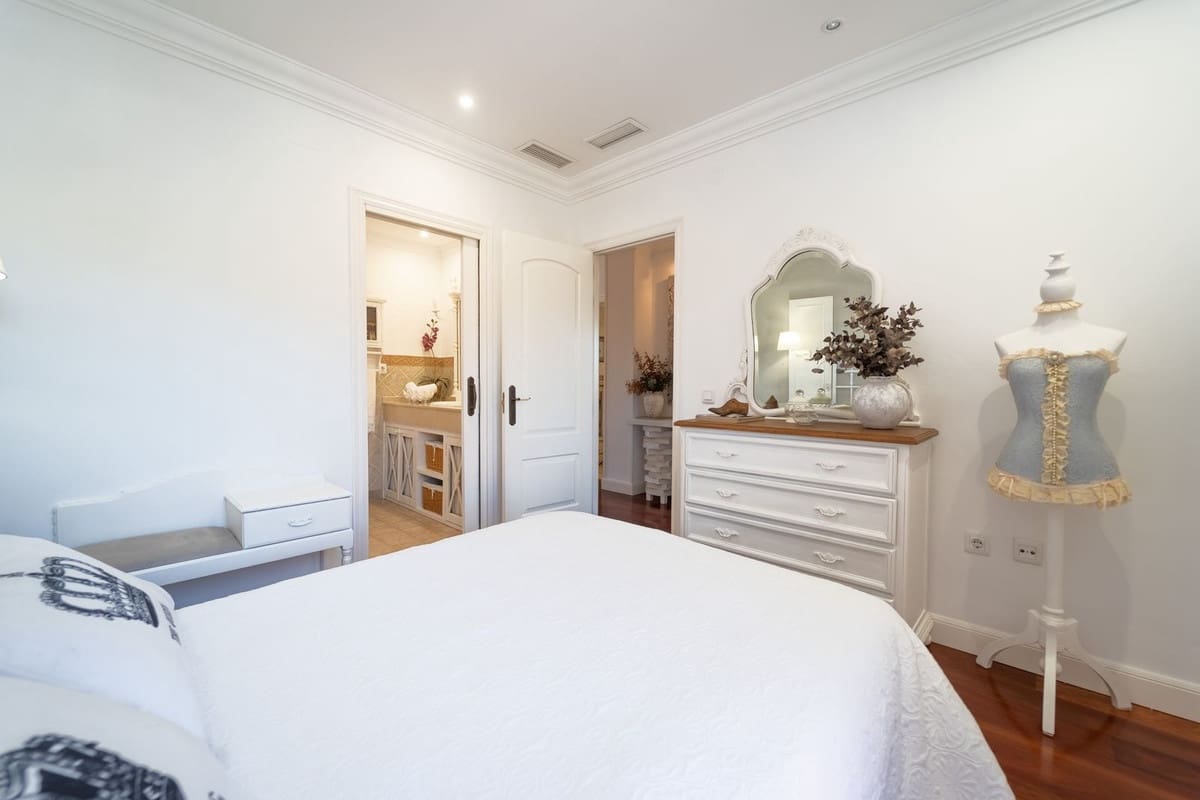 4 soverom Villa til salgs i La Sierrezuela med svømmebasseng - € 1 440 000 (Ref: 9798186)