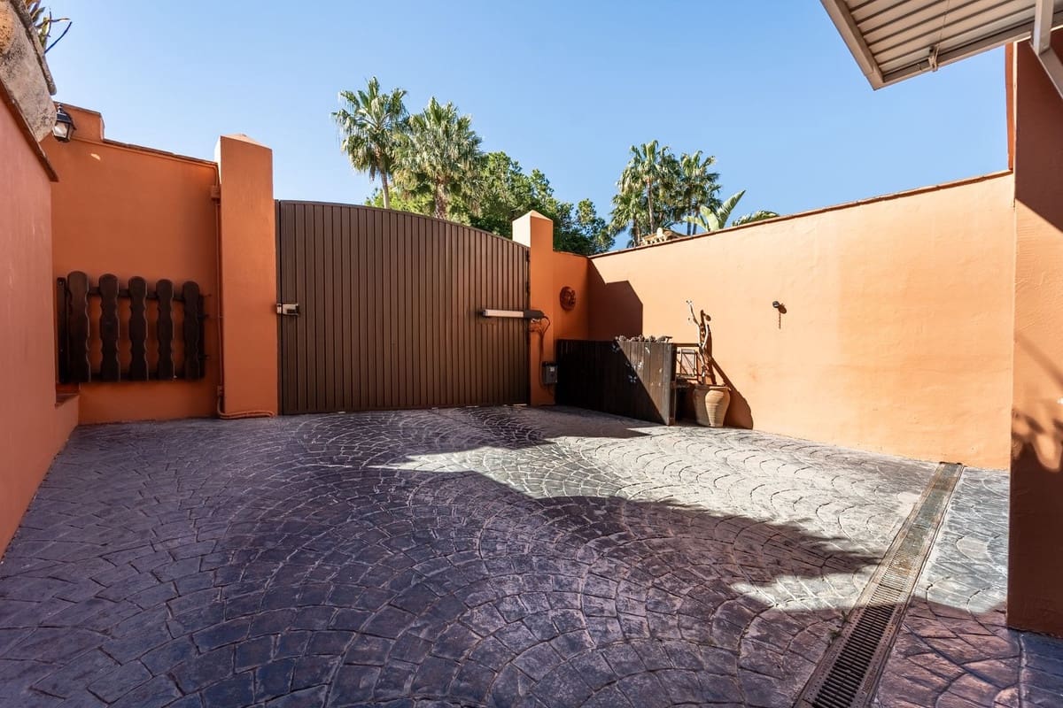 4 soverom Villa til salgs i La Sierrezuela med svømmebasseng - € 1 440 000 (Ref: 9798186)