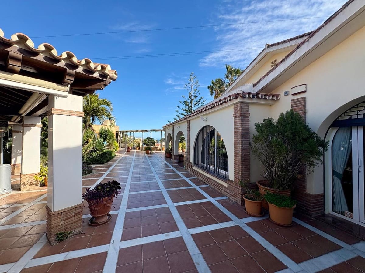 5 quarto Moradia para venda em Fuengirola com piscina - 1 900 000 € (Ref: 9800049)