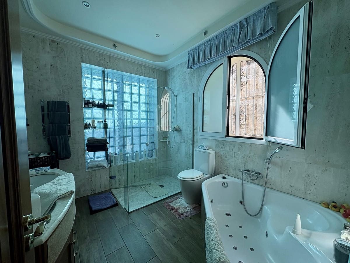 5 quarto Moradia para venda em Fuengirola com piscina - 1 900 000 € (Ref: 9800049)