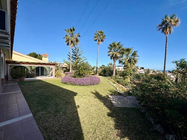 Chalet de 5 habitaciones en Torreblanca, Fuengirola en venta con piscina - 1.900.000 € (Ref: 9800049)