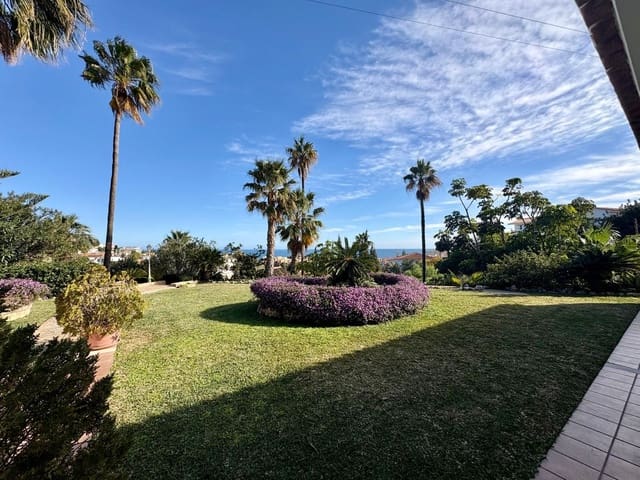 5 bedroom Villa for sale in Torreblanca, Fuengirola with pool - € 1,900,000 (Ref: 9800049)