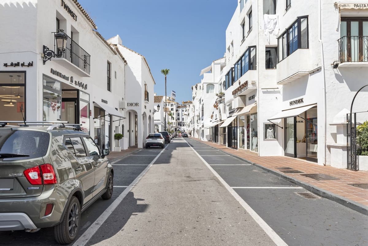 2 slaapkamer Appartement te koop in Puerto Banus - € 500.000 (Ref: 9805439)