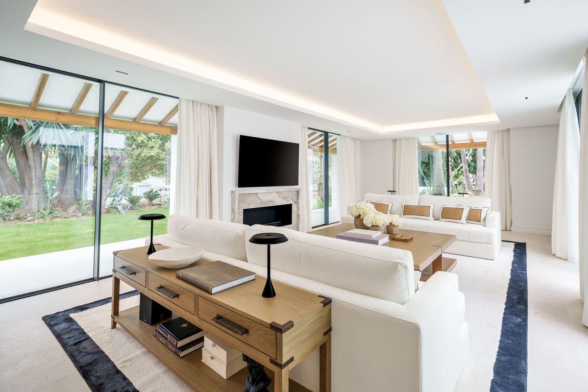 5 slaapkamer Villa te koop in Nueva Andalucia - € 7.800.000 (Ref: 9805440)