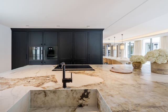 5 slaapkamer Villa te koop in Las Brisas, Marbella - € 7.800.000 (Ref: 9805440)