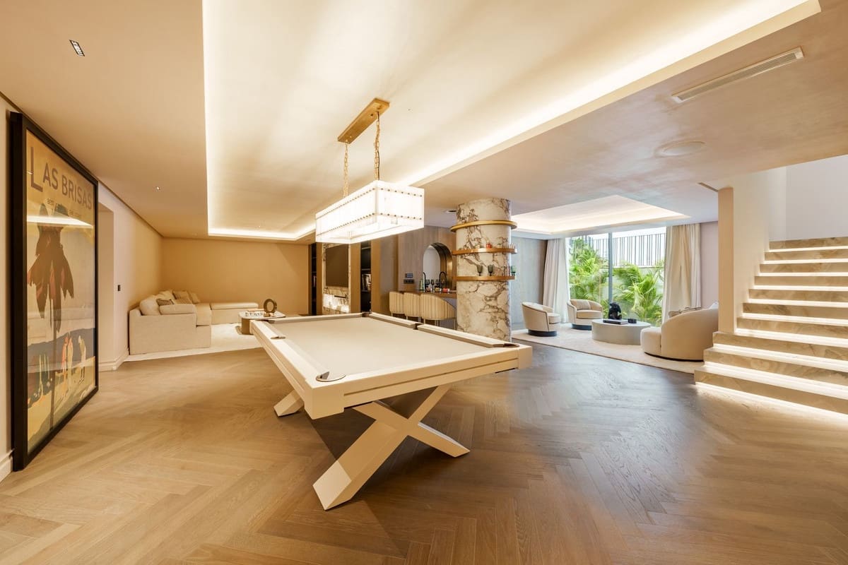 5 slaapkamer Villa te koop in Nueva Andalucia - € 7.800.000 (Ref: 9805440)