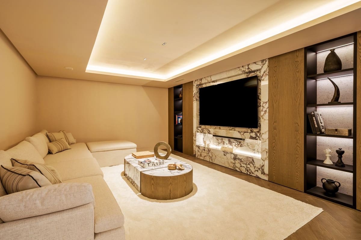 5 slaapkamer Villa te koop in Nueva Andalucia - € 7.800.000 (Ref: 9805440)