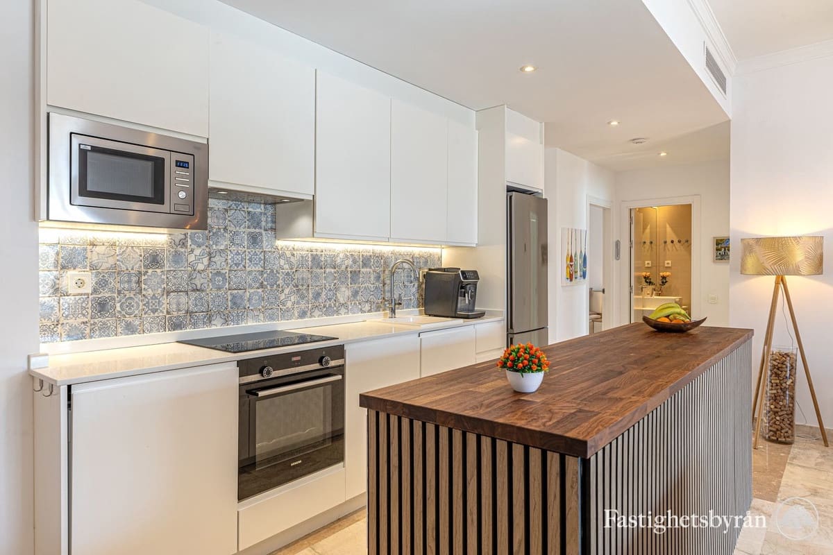 3 sovrum Lägenhet till salu i Benahavis med pool - 499 000 € (Ref: 9807154)