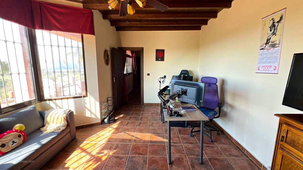 5 slaapkamer Villa te koop in Valtocado met zwembad - € 1.600.000 (Ref: 9807155)