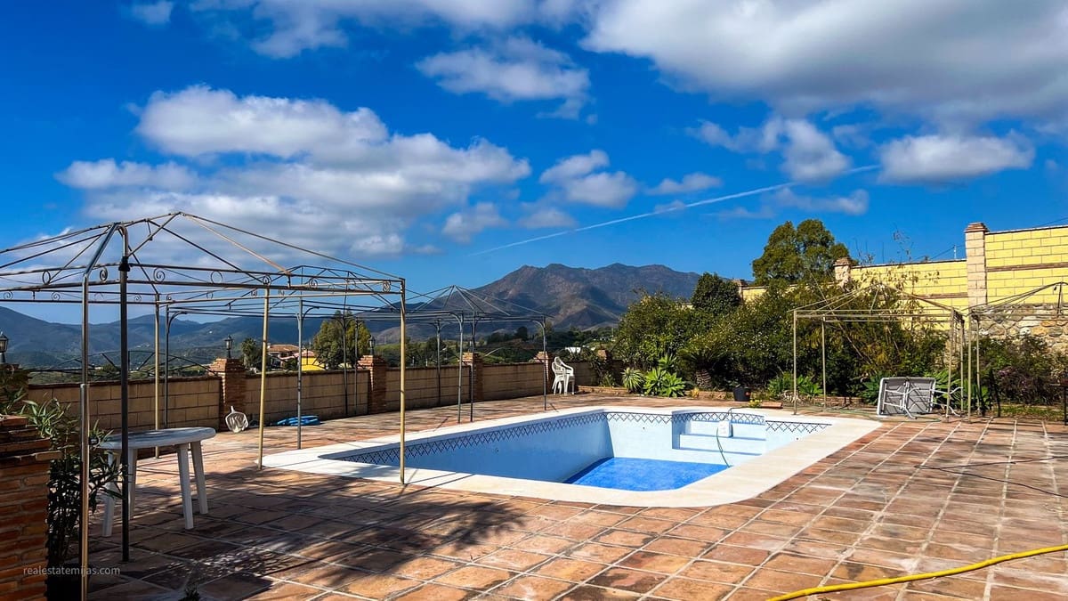5 slaapkamer Villa te koop in Valtocado met zwembad - € 1.600.000 (Ref: 9807155)
