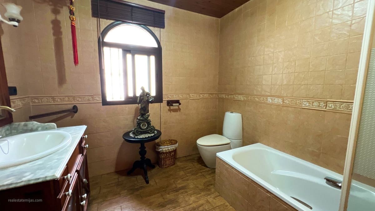 5 slaapkamer Villa te koop in Valtocado met zwembad - € 1.600.000 (Ref: 9807155)