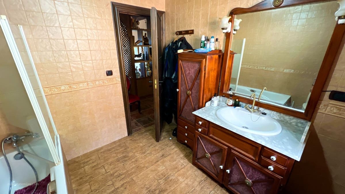 5 slaapkamer Villa te koop in Valtocado met zwembad - € 1.600.000 (Ref: 9807155)