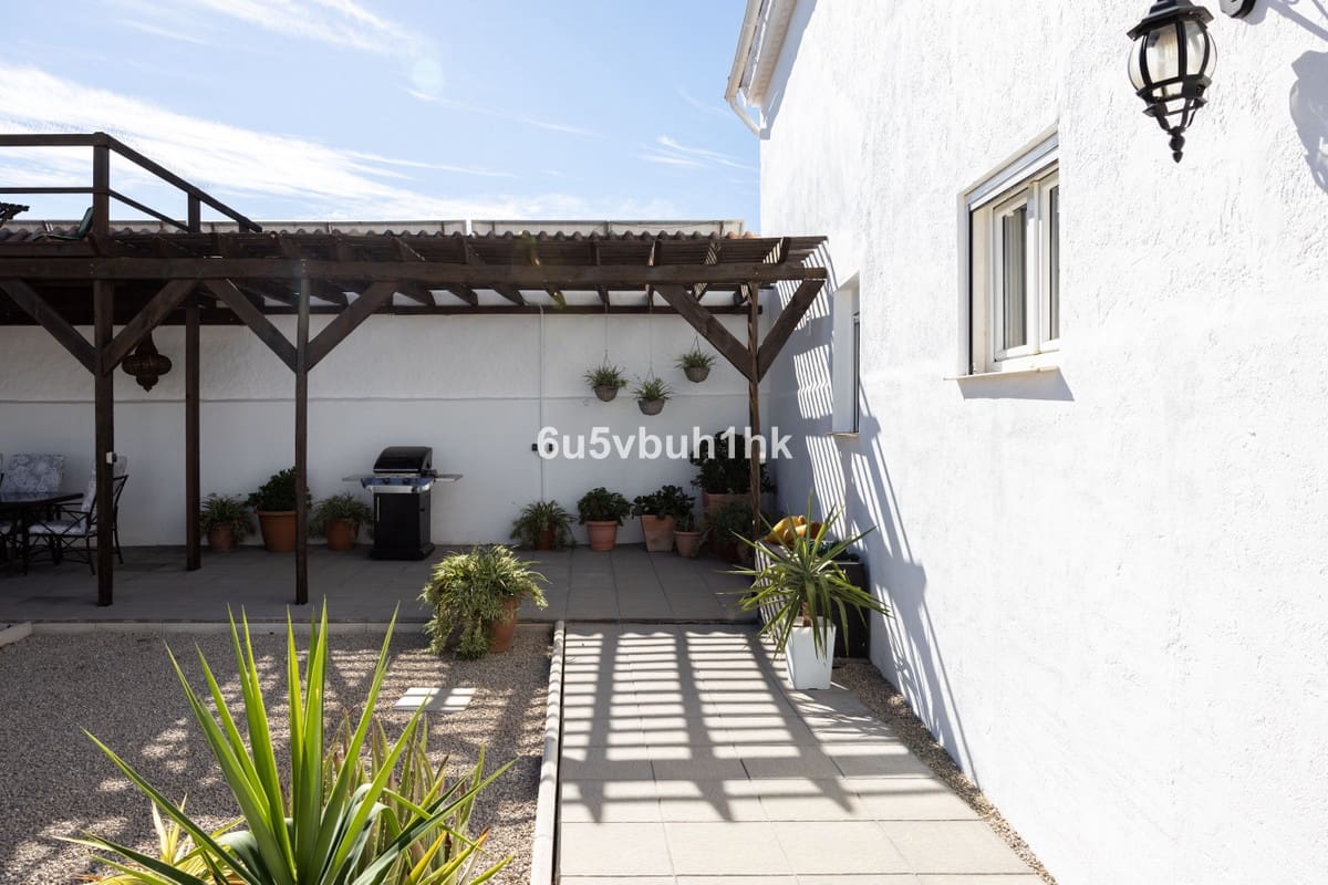 7 Zimmer Villa zu verkaufen in Sierra de Yeguas mit Pool - 875.000 € (Ref: 9807158)