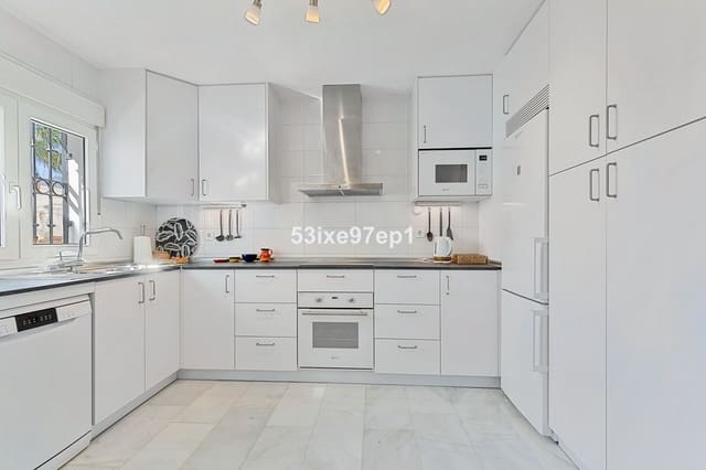 Casa de 2 habitaciones en Carvajal, Fuengirola en venta - 465.000 € (Ref: 9807159)