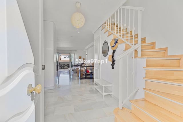 Casa de 2 habitaciones en Carvajal, Fuengirola en venta - 465.000 € (Ref: 9807159)