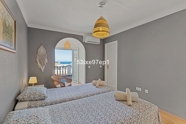 2 makuuhuone Omakotitalo myytävänä paikassa Carvajal, Fuengirola - 465 000 € (Ref: 9807159)