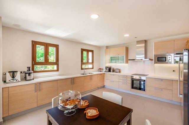 Chalet de 5 habitaciones en Benahavís en venta con piscina - 2.700.000 € (Ref: 9807161)