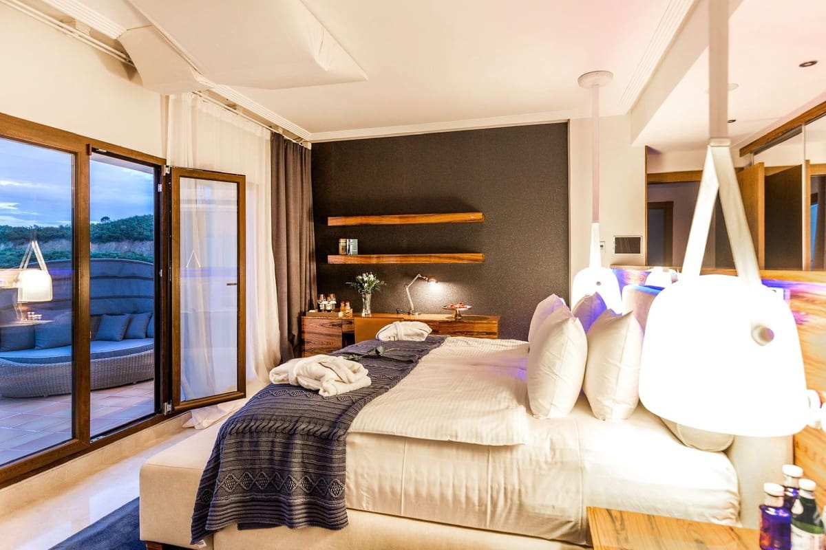 Chalet de 5 habitaciones en Benahavís en venta con piscina - 2.700.000 € (Ref: 9807161)