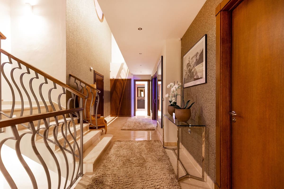 Chalet de 5 habitaciones en Benahavís en venta con piscina - 2.700.000 € (Ref: 9807161)