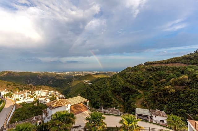 Chalet de 5 habitaciones en Benahavís en venta con piscina - 2.700.000 € (Ref: 9807161)