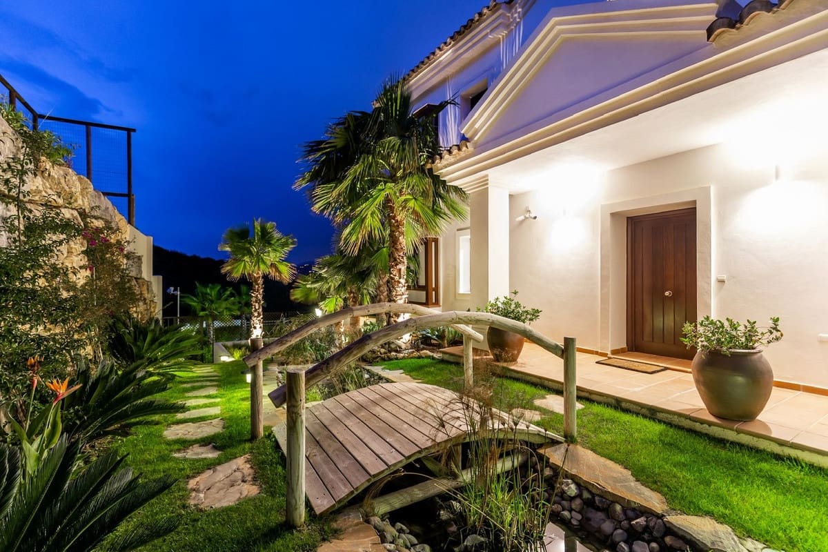 Chalet de 5 habitaciones en Benahavís en venta con piscina - 2.700.000 € (Ref: 9807161)