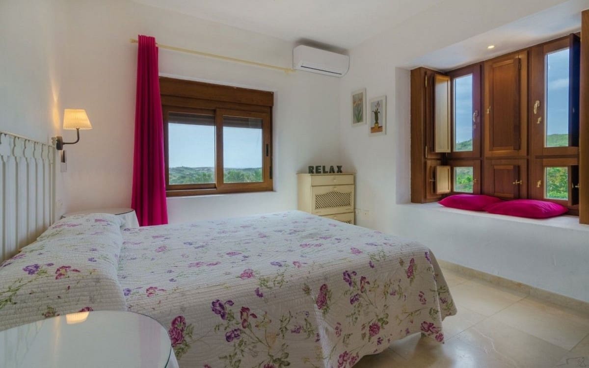 4 makuuhuone Maalaistalo myytävänä paikassa Estepona mukana uima-altaan - 795 000 € (Ref: 9809819)