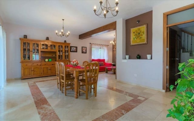 4 makuuhuone Maalaistalo myytävänä paikassa Estepona mukana uima-altaan - 795 000 € (Ref: 9809819)