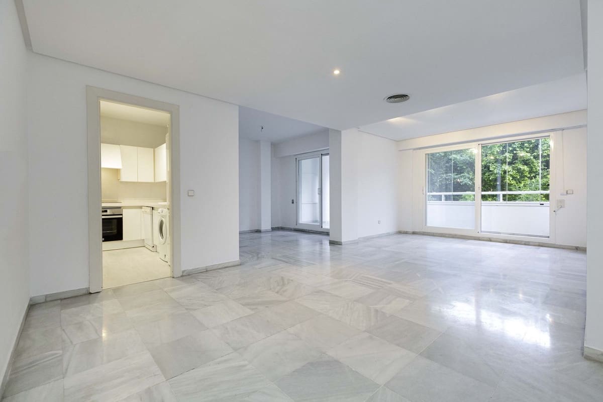 3 bedroom Apartment for sale in Marbella - € 679,900 (Ref: 9812582)