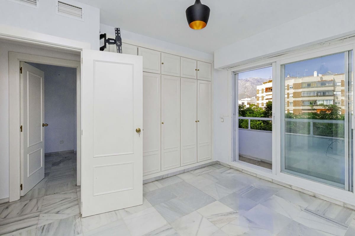 3 bedroom Apartment for sale in Marbella - € 679,900 (Ref: 9812582)