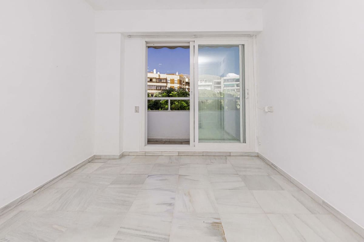 3 bedroom Apartment for sale in Marbella - € 679,900 (Ref: 9812582)