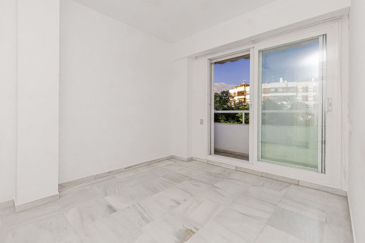 3 bedroom Apartment for sale in Marbella - € 679,900 (Ref: 9812582)